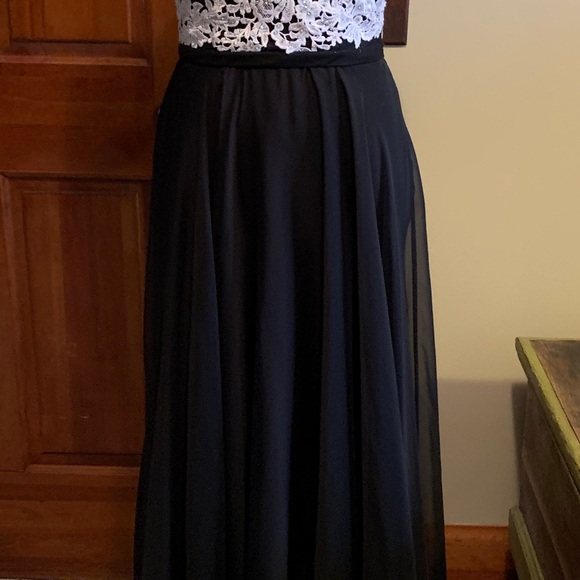 Formal Dress - Picture 2 of 5